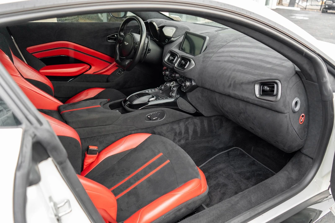 2020 Aston Martin V8 Vantage (2019+) - Image 24 of 31