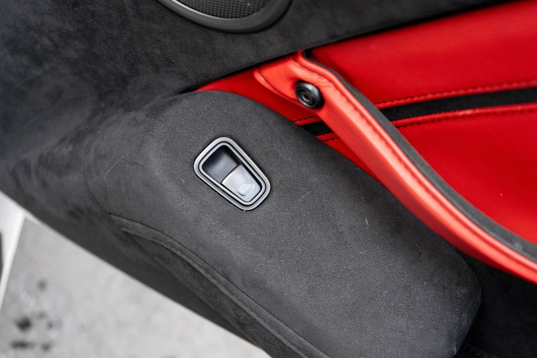 2020 Aston Martin Vantage - Image 27 of 31