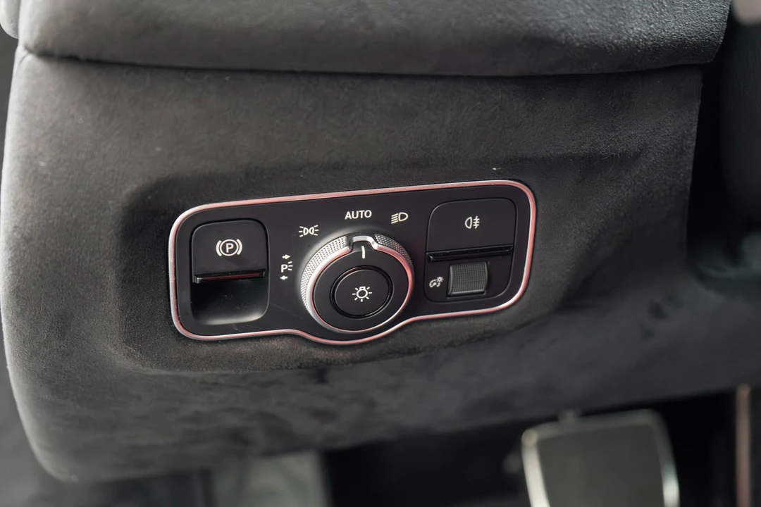 2020 Aston Martin V8 Vantage (2019+) - Image 15 of 31
