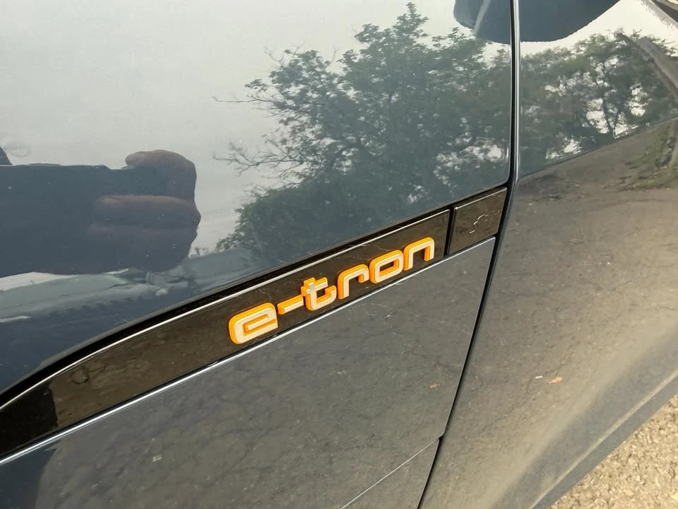 2020 Audi e-tron - Image 8 of 20