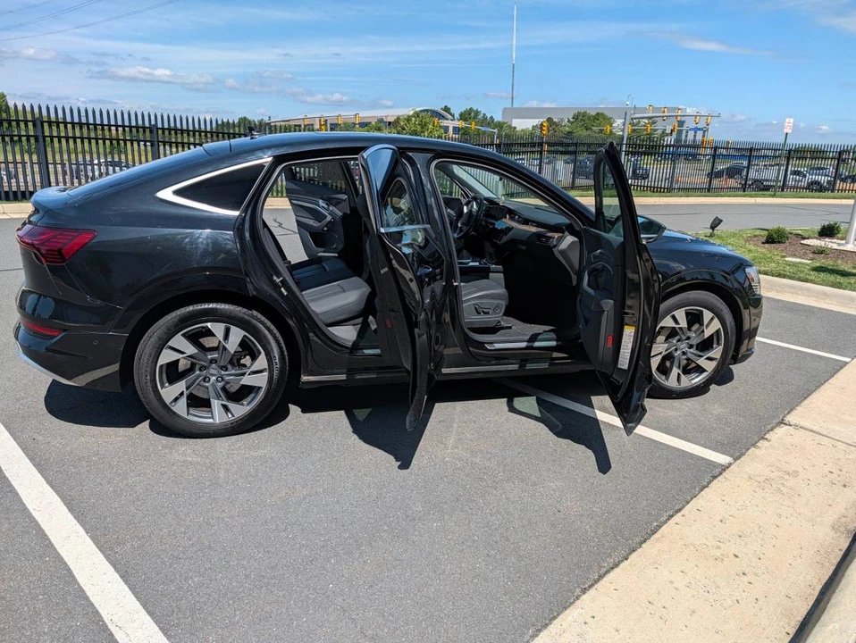 2020 Audi e-tron - Image 7 of 21