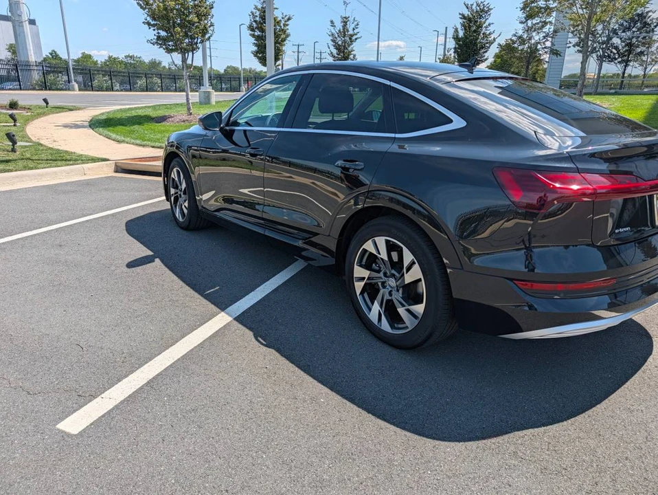 2020 Audi e-tron - Image 9 of 21