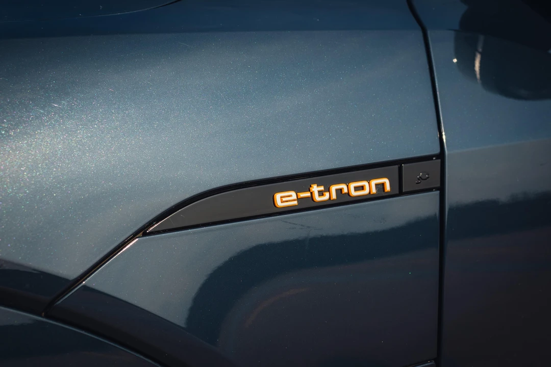 2020 Audi e-tron - Image 17 of 31