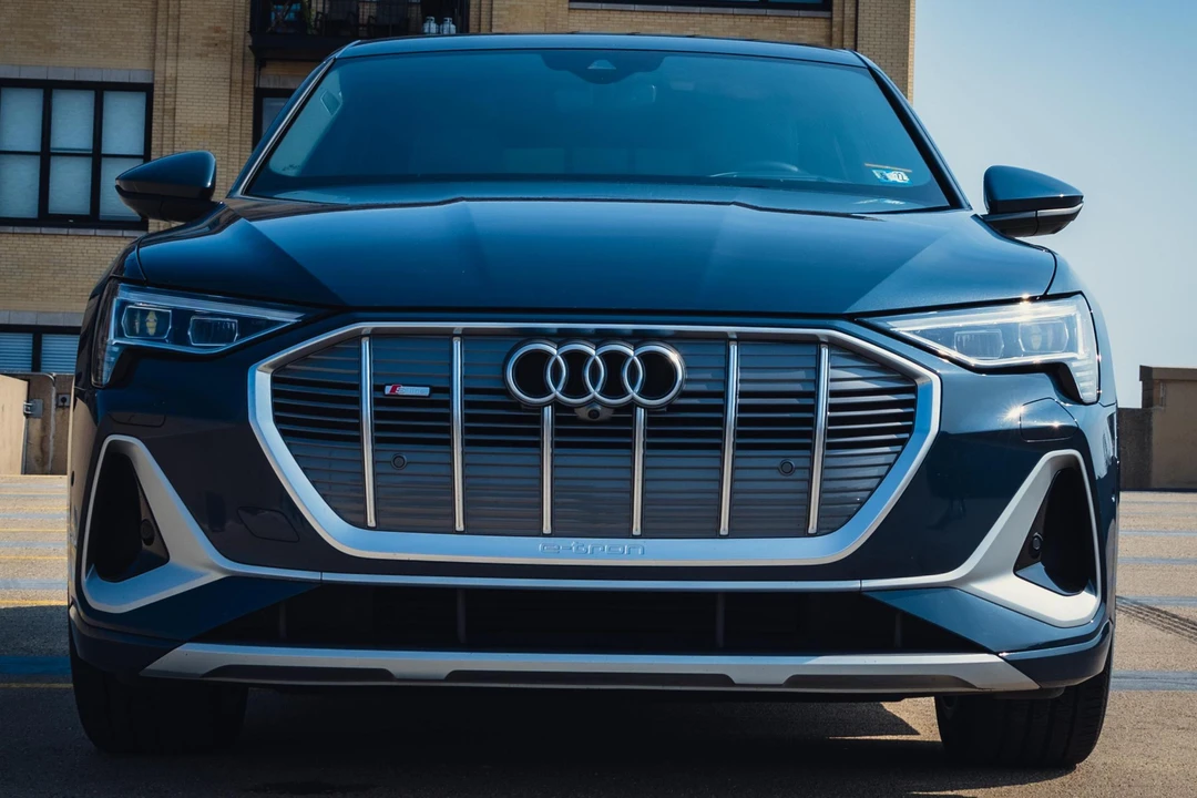 2020 Audi e-tron - Image 2 of 31