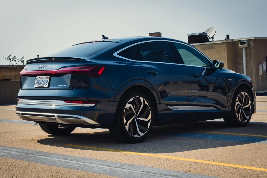 2020 Audi e-tron - Image 8 of 31