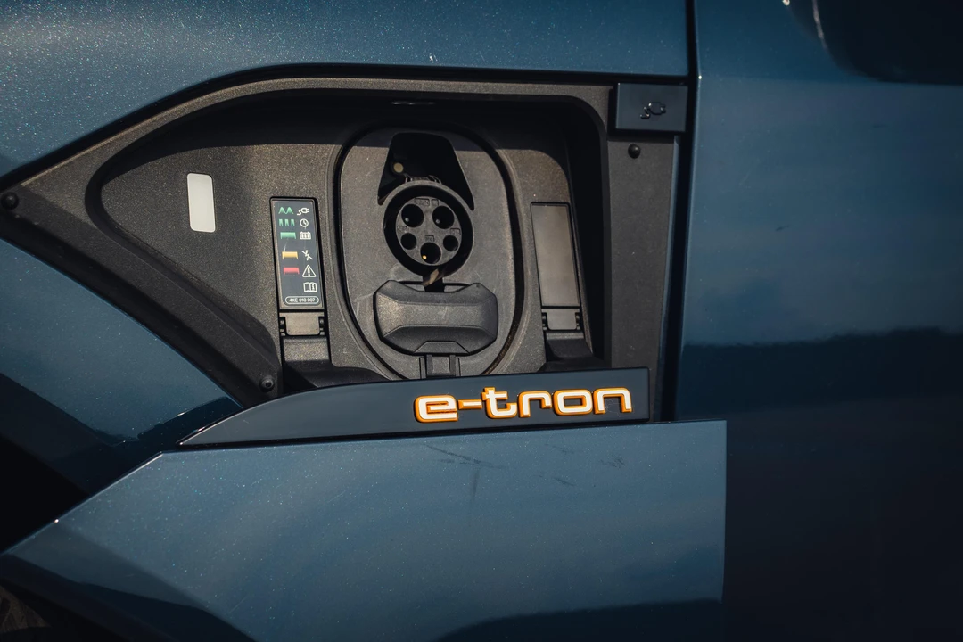 2020 Audi e-tron - Image 19 of 31