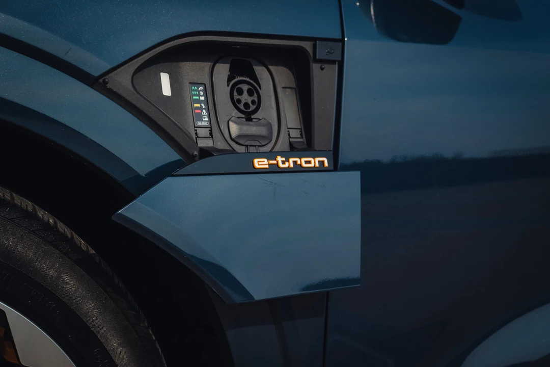 2020 Audi e-tron - Image 18 of 31