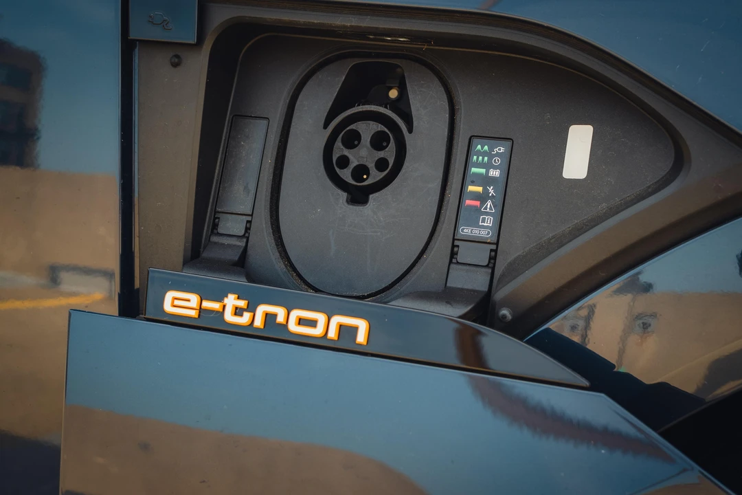2020 Audi e-tron - Image 28 of 31