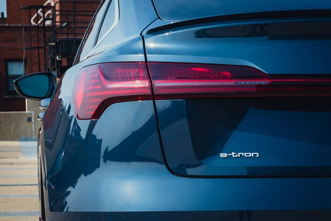 2020 Audi e-tron - Image 21 of 31