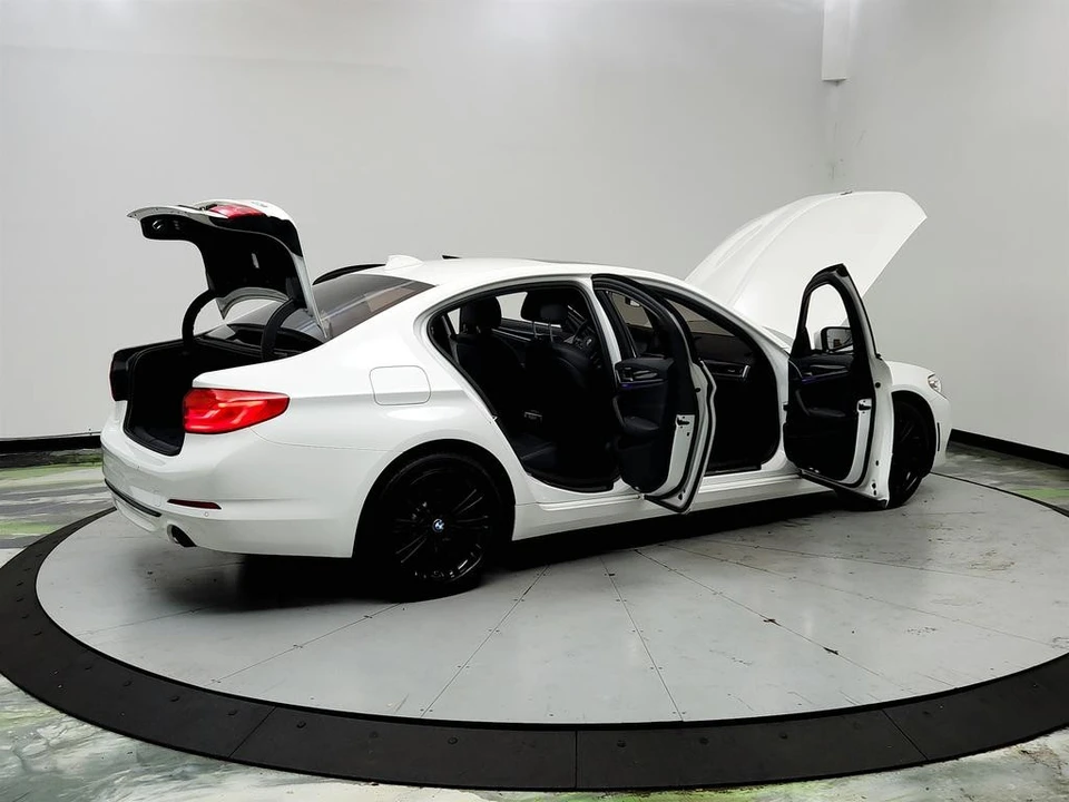 2020 BMW G30 5 Series Sedan - Image 11 of 31