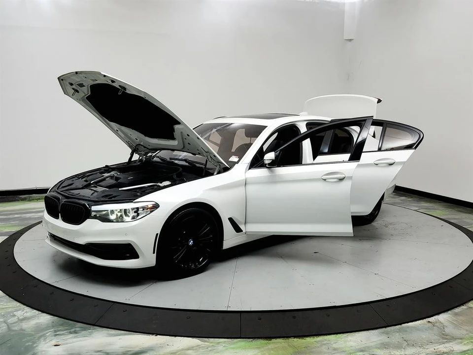 2020 BMW G30 5 Series Sedan - Image 9 of 31