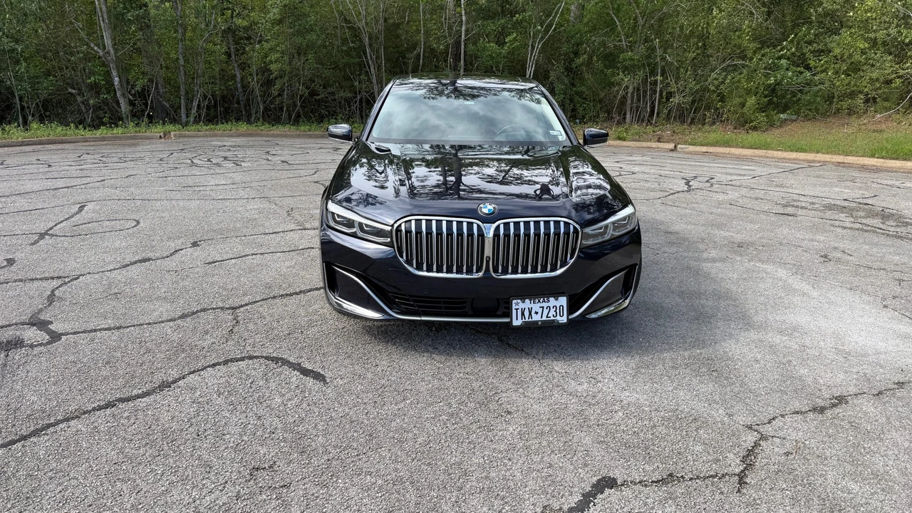 2020 BMW G11/G12 750i & M760i Sedan - Image 2 of 31
