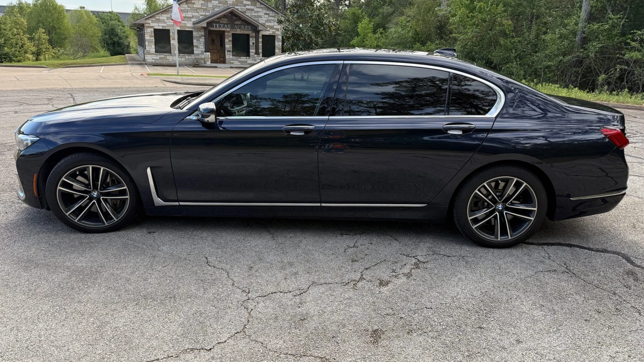 2020 BMW G11/G12 750i & M760i Sedan - Image 8 of 31