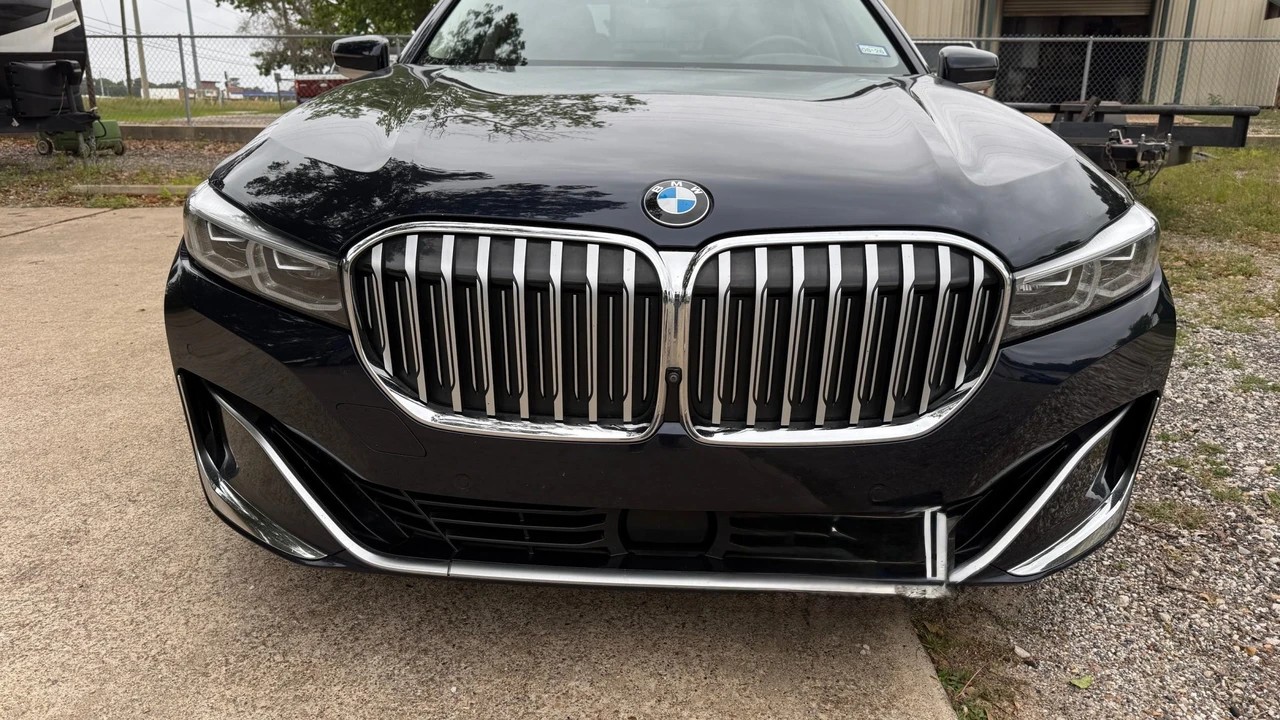 2020 BMW G11/G12 750i & M760i Sedan - Image 17 of 31