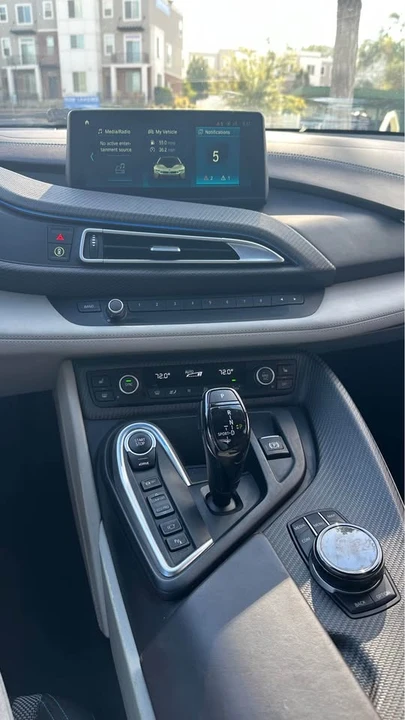 2020 BMW i8 - Image 9 of 11