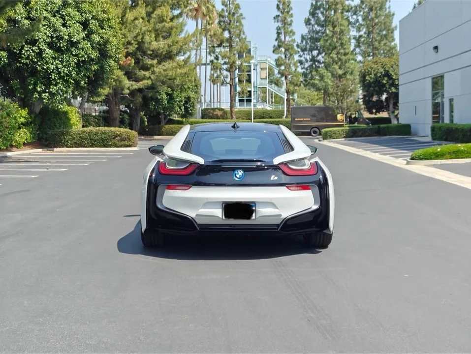 2020 BMW i8 - Image 9 of 9