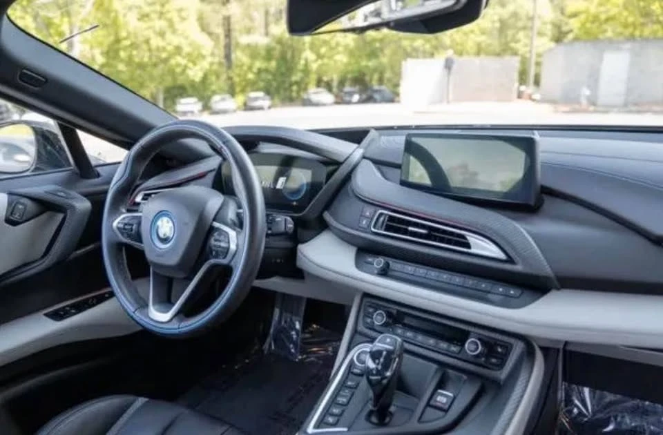 2020 BMW i8 - Image 12 of 16