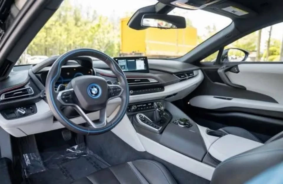 2020 BMW i8 - Image 10 of 16