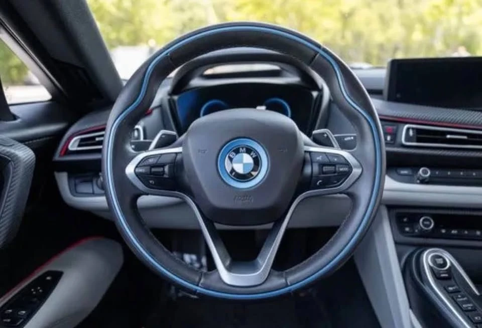 2020 BMW i8 - Image 9 of 16