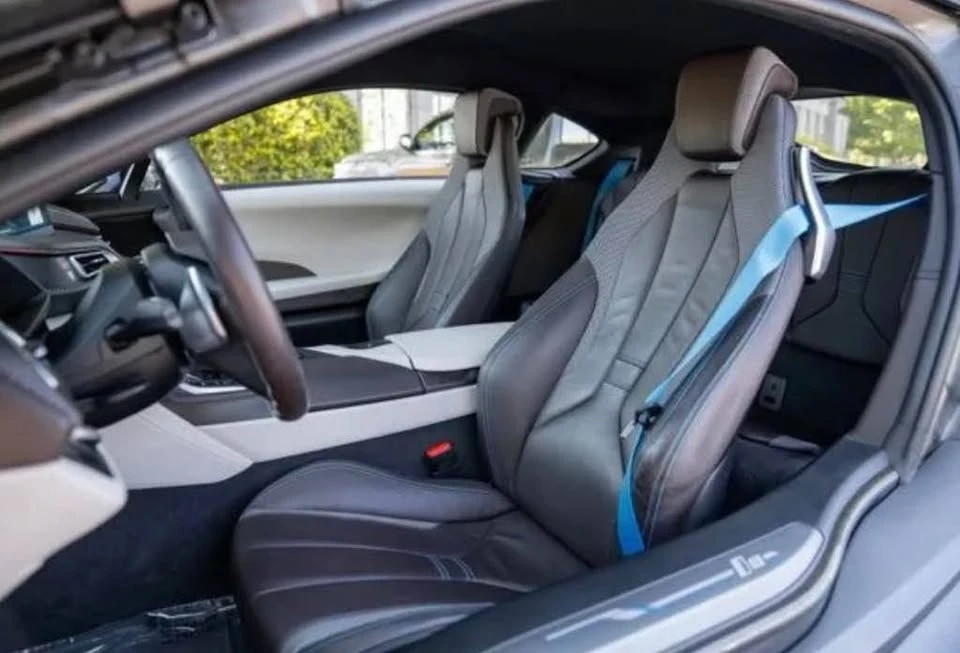 2020 BMW i8 - Image 14 of 16