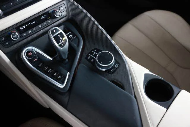 2020 BMW i8 - Image 15 of 16