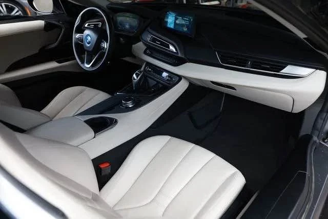 2020 BMW i8 - Image 9 of 16