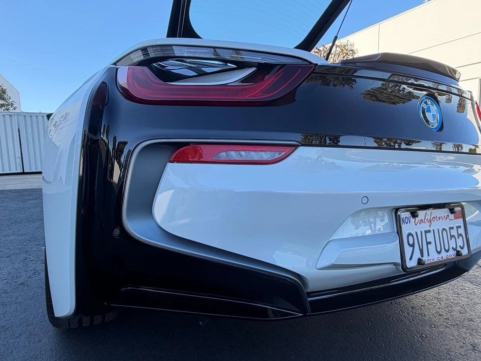 2020 BMW i8 - Image 19 of 31