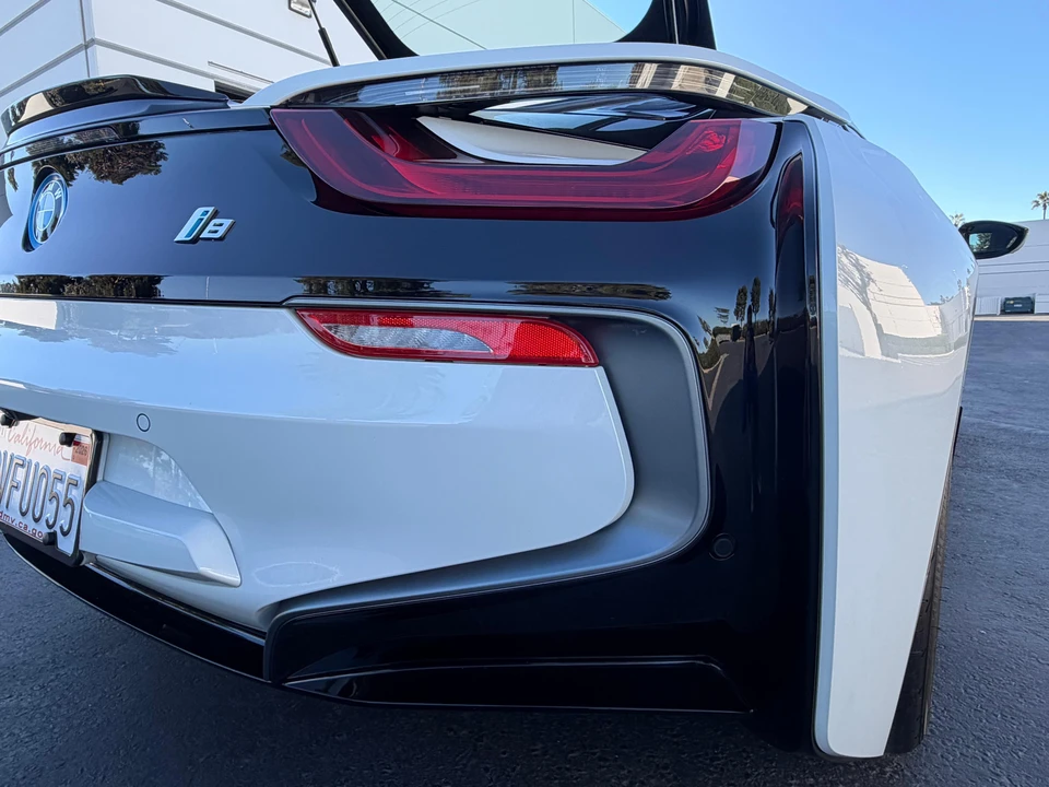 2020 BMW i8 - Image 20 of 31