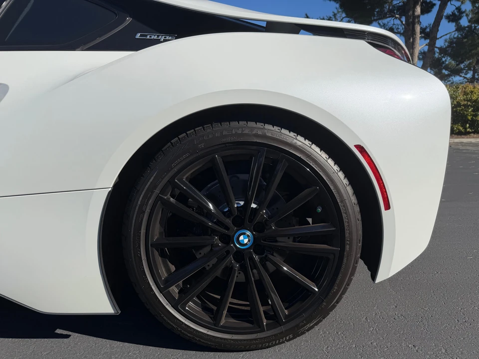 2020 BMW i8 - Image 26 of 31