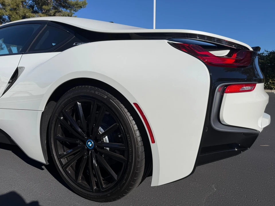 2020 BMW i8 - Image 18 of 31