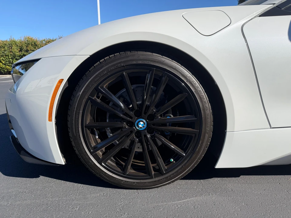 2020 BMW i8 - Image 25 of 31