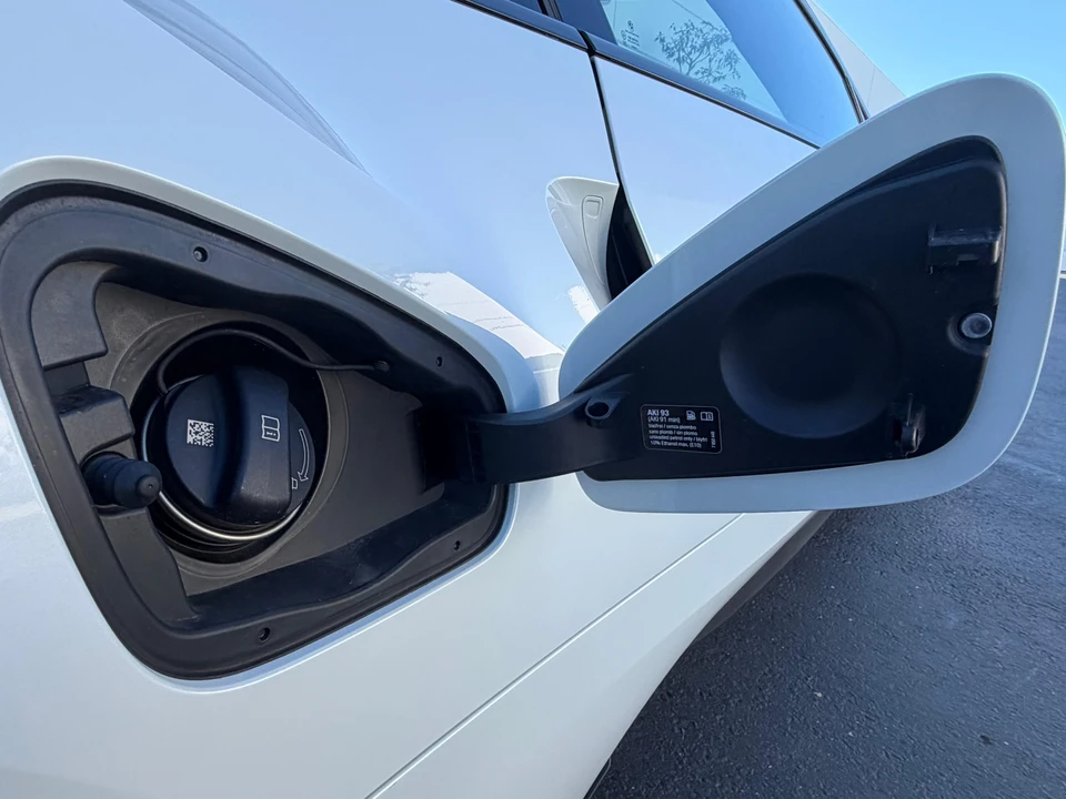 2020 BMW i8 - Image 22 of 31