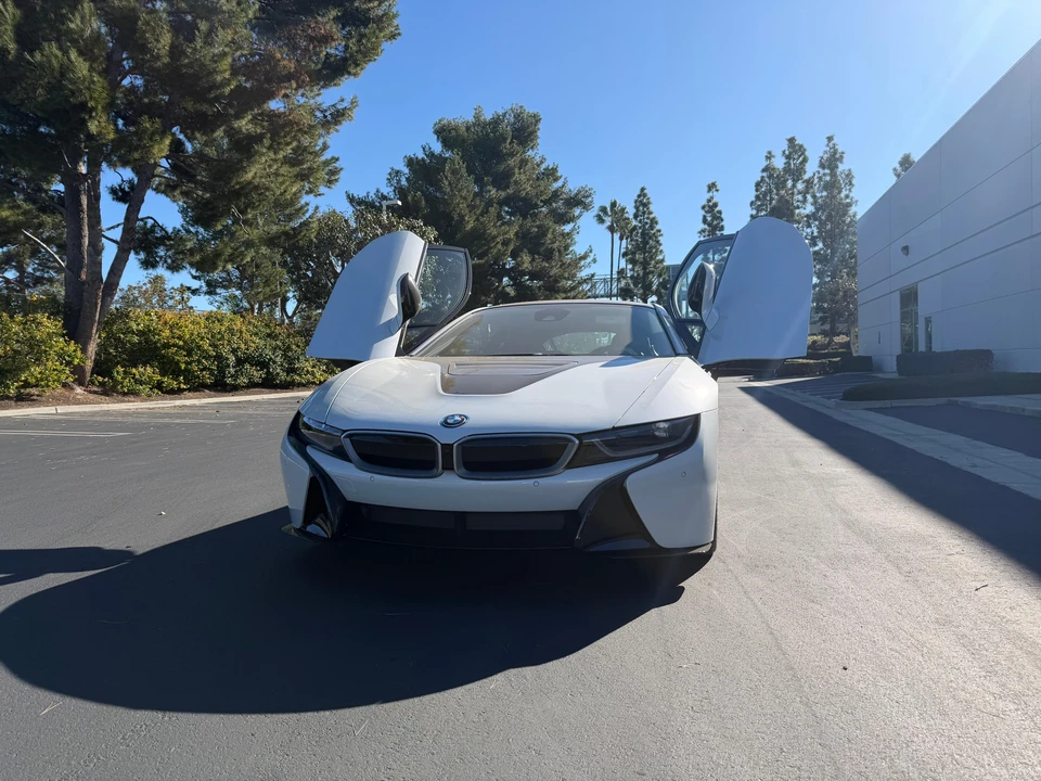 2020 BMW i8 - Image 9 of 31