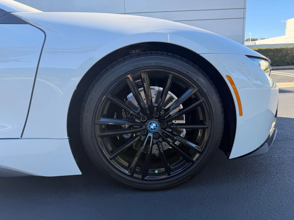2020 BMW i8 - Image 28 of 31