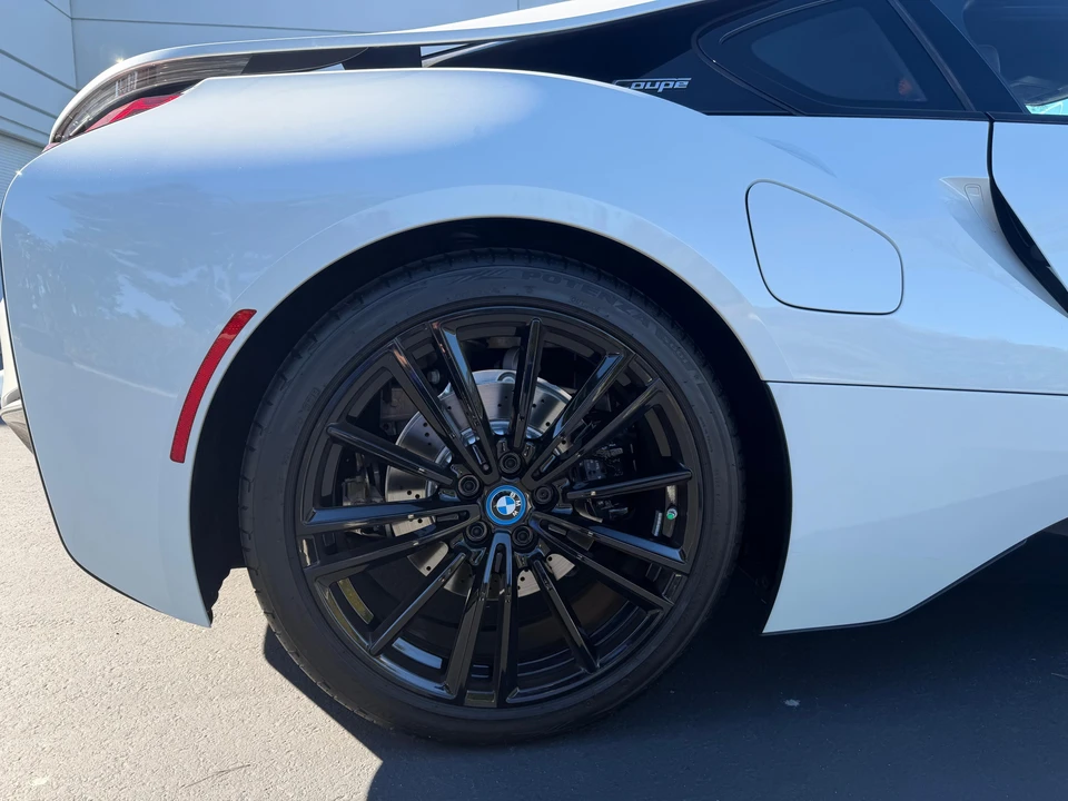 2020 BMW i8 - Image 27 of 31