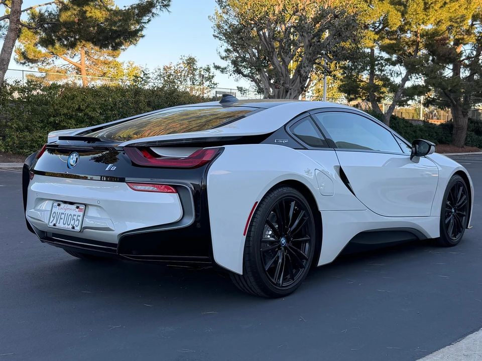 2020 BMW i8 - Image 8 of 31