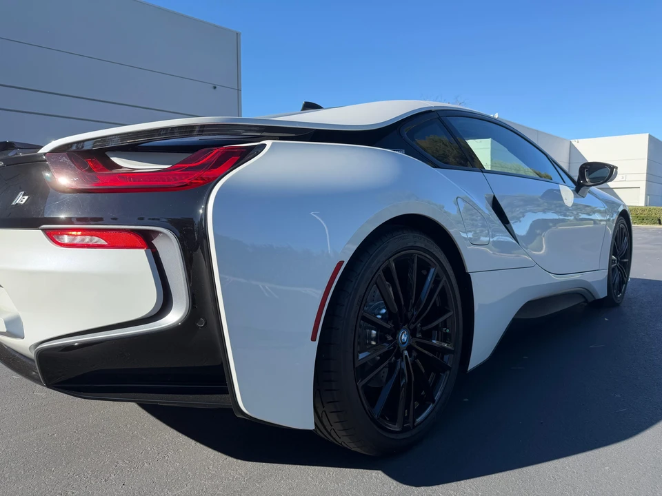 2020 BMW i8 - Image 21 of 31