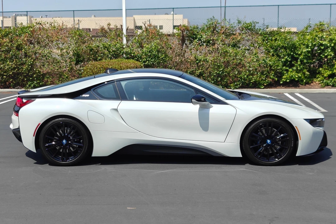 2020 BMW i8 - Image 3 of 31