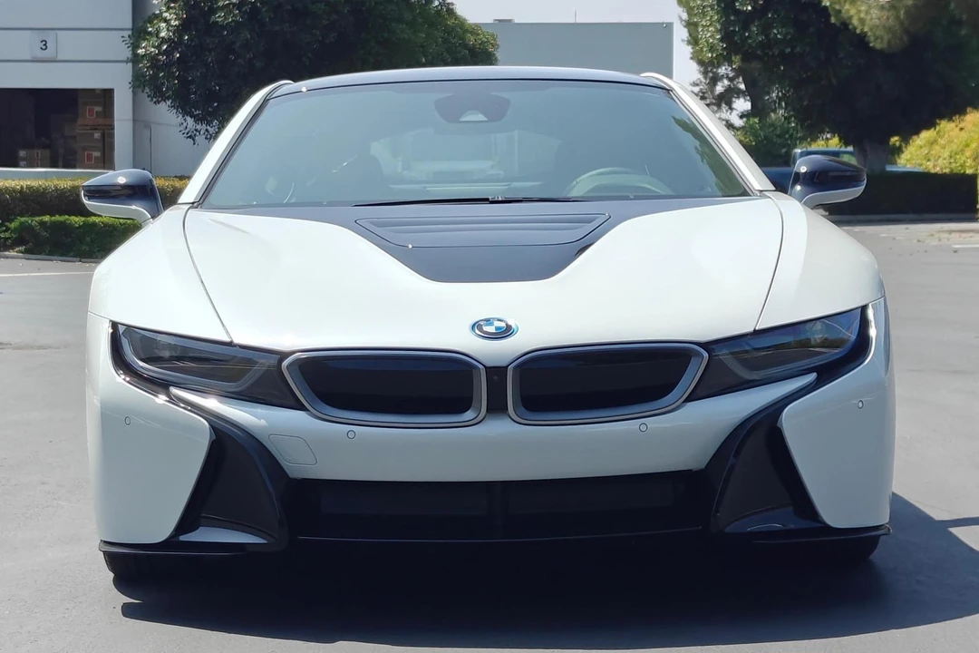 2020 BMW i8 - Image 2 of 31