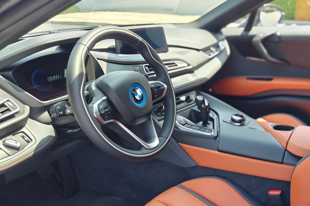 2020 BMW i8 - Image 29 of 31
