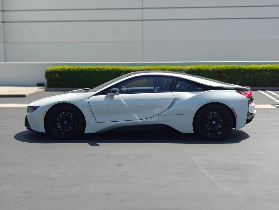 2020 BMW i8 - Image 7 of 31