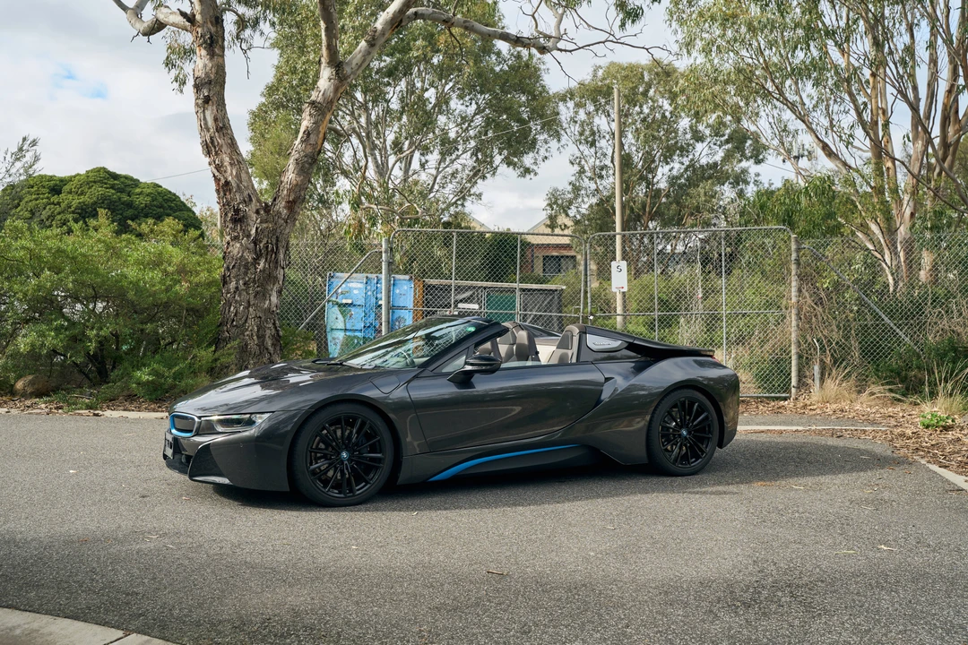 2020 BMW i8 - Image 14 of 31