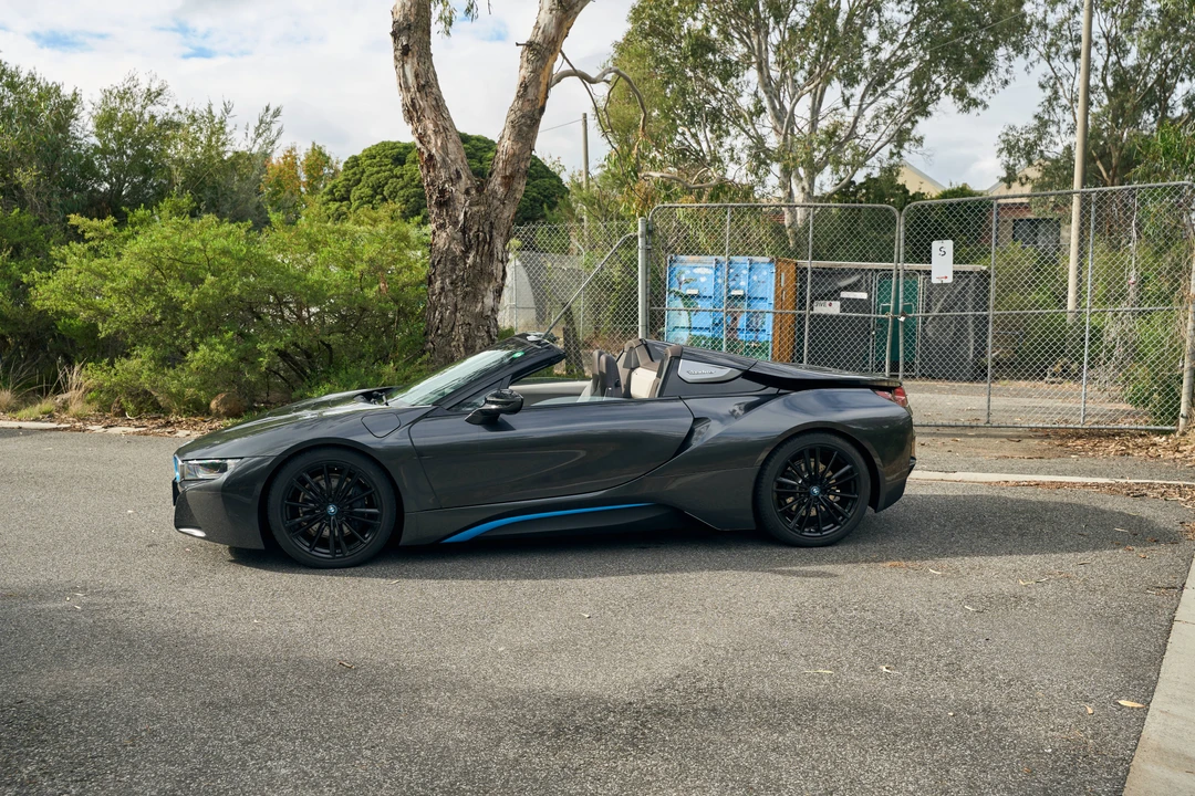 2020 BMW i8 - Image 13 of 31