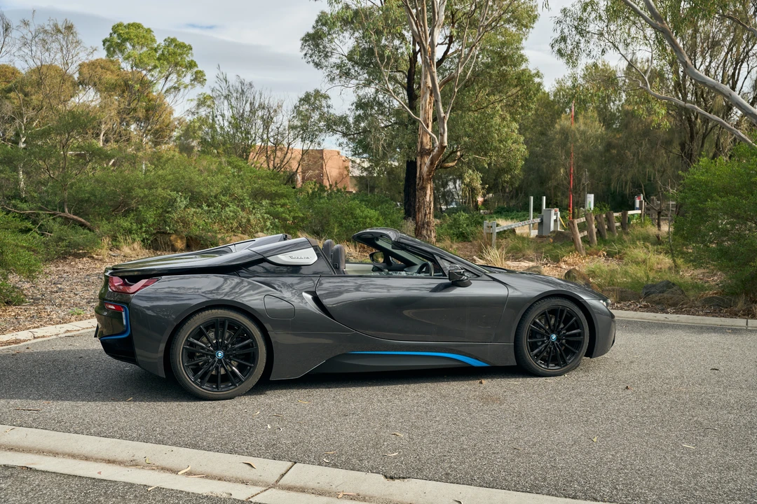 2020 BMW i8 - Image 4 of 31