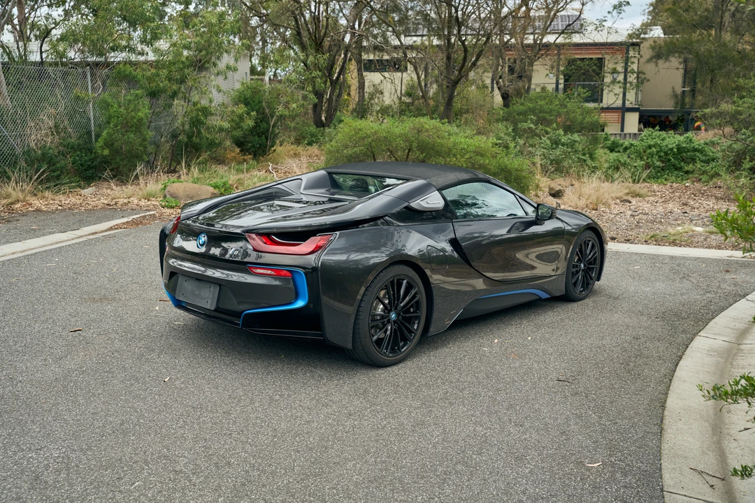 2020 BMW i8 - Image 11 of 31