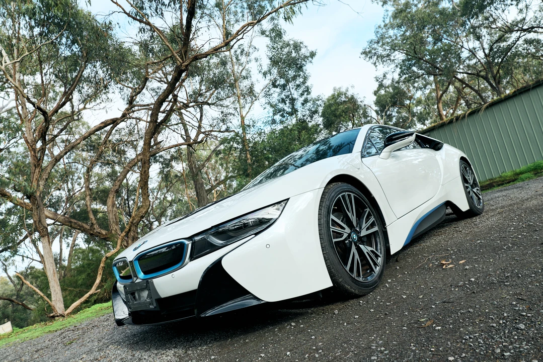 2020 BMW i8 - Image 17 of 31