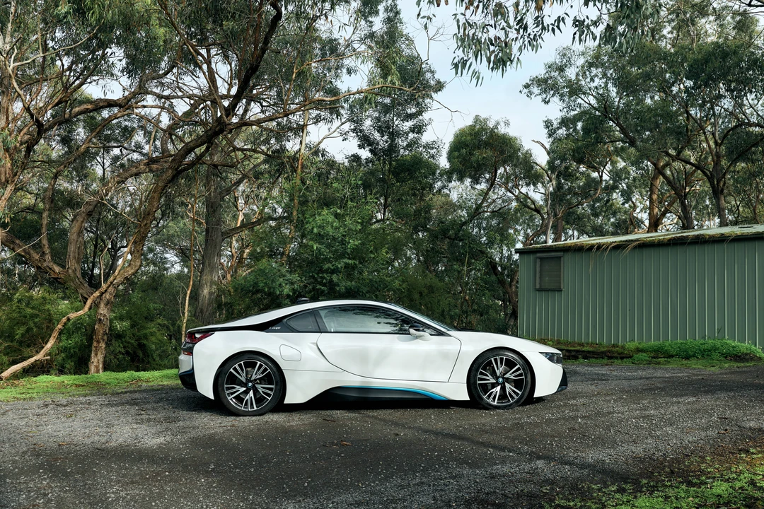 2020 BMW i8 - Image 8 of 31