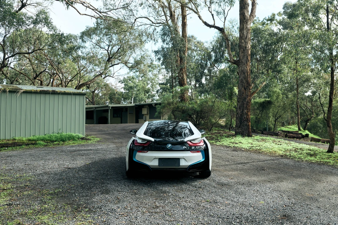 2020 BMW i8 - Image 12 of 31