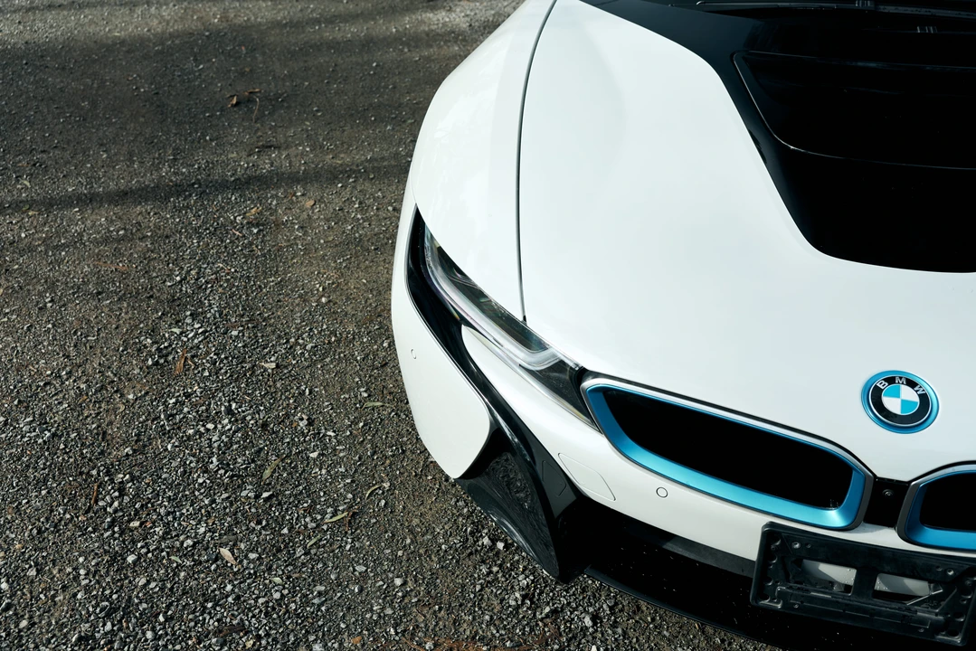 2020 BMW i8 - Image 18 of 31