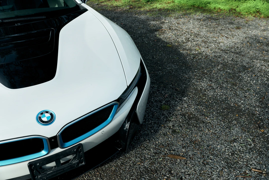 2020 BMW i8 - Image 19 of 31